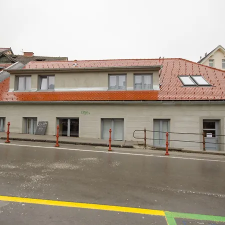 Cha Cha 招待所 3*