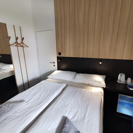 Cha Cha 招待所 3*